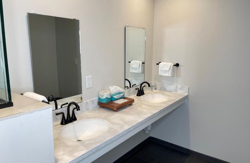 Shipshewana Hotel | Farmstead Inn and Conference Center