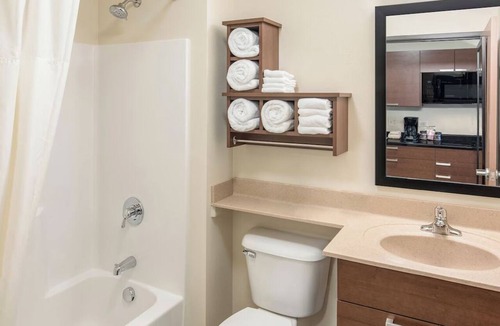 Rapid City Hotel | Feel at Home Near Dinosaur Park & WaTiki Waterpark! With Kitchen! Pets Allowed