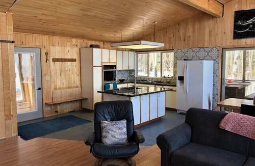 La Pointe House | Feeling Superior - Cliffside Home with Amazing Lake Views