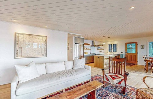 Minocqua House | Fence Lake Chain Home w/Great View,Paddle Boards, Kayaks,Gas Grill & Fire pit