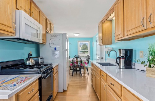 Hampton Apartment | Few short steps to the sandy beach. Hampton Hideaway #2. Must SEE!