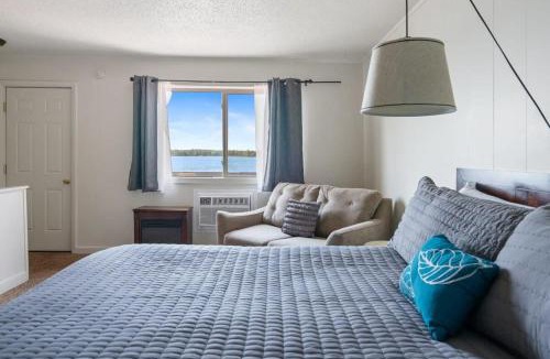 Mayfield Apartment | Fife Lake Lodge Multi-Level Lake View King Suite