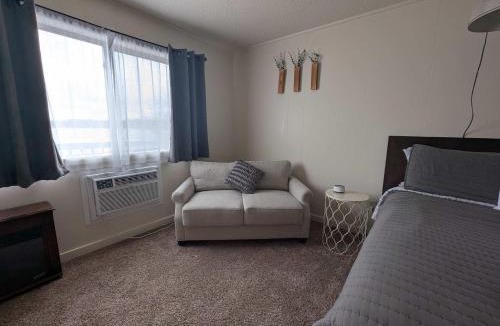 Mayfield Apartment | Fife Lake Lodge Multi-Level Lake View King Suite