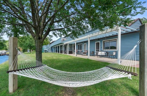 Mayfield Apartment | Fire pit, beach access, yard games, and more