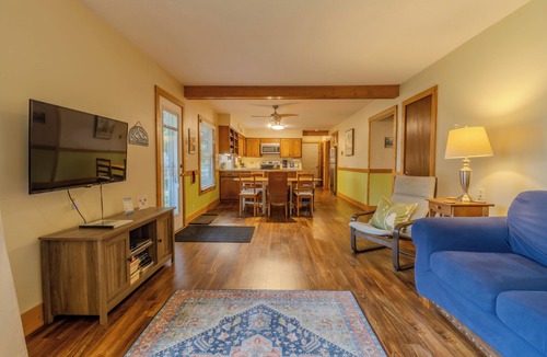 Empire House | Firefly Cottage, Peace Between Glen Arbor & Empire