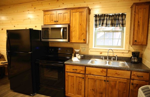 Millersburg Apartment | Fireplace Lodge Suite 1/2 Mile to Downtown Berlin