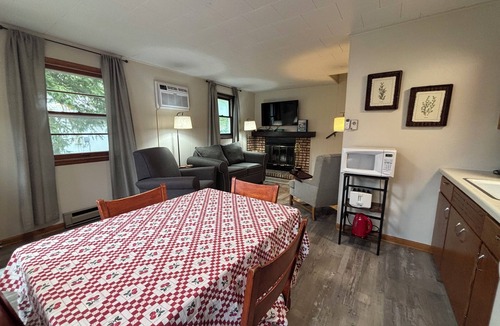 Ephraim Cottage | Fireside South @Ephraim Beach on Ephraim Village Cottages Resort