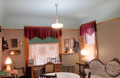 Downtown Toledo House | First Floor 4 poster Double Bed in Historic Victorian Bed and Breakfast