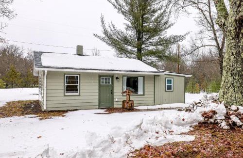 Irons House | Fish, Bike & Hike! Wooded Irons Getaway Near River