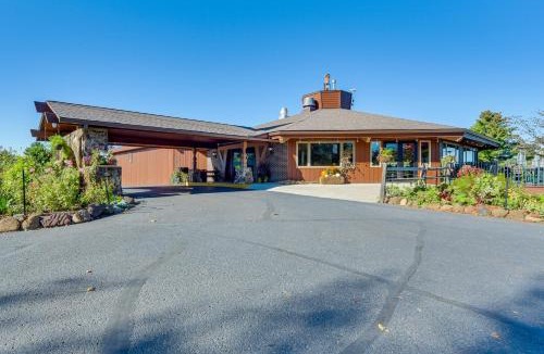 Danbury House | Fish, Swim, Play: 'Voyager’s' Family Cabin w/Yard