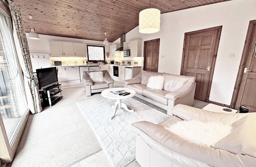 Crianlarich Cottage | Fisher - sleeps 2 guests in 1 bedroom