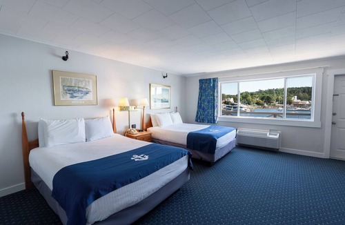 Boothbay Harbor Hotel | Fishermans Wharf Inn