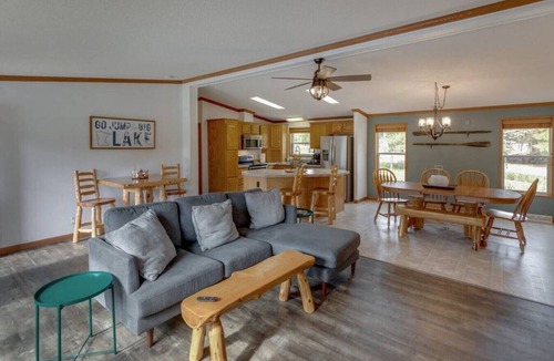 Garrison House | Fishing, boat rental, fenced yard, canoe, ping pong!