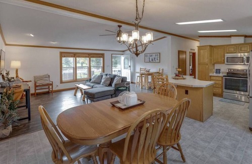 Garrison House | Fishing, boat rental, fenced yard, canoe, ping pong!