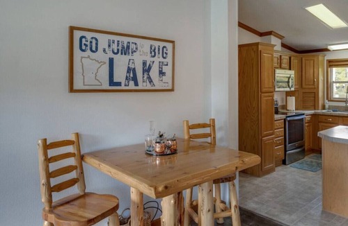 Garrison House | Fishing, boat rental, fenced yard, canoe, ping pong!