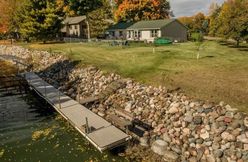 Garrison House | Fishing, boat rental, fenced yard, canoe, ping pong!