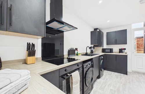 South Shields House | Five Bedroom Home with En Suites
