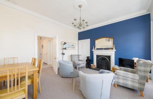 Kelso Apartment | Flat 2 - Georgian apartment on The Square