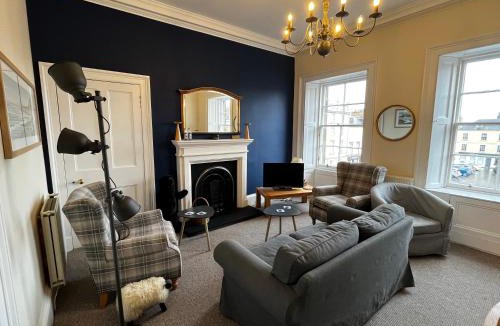Kelso Apartment | Flat 2 - Georgian apartment on The Square