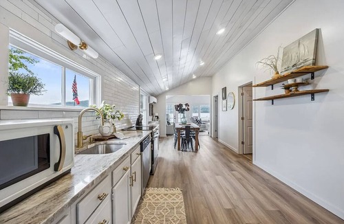 Hammondsport House | FLAT YARD right on the LAKE!