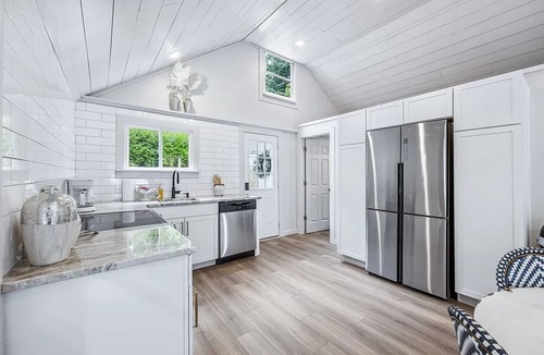 Hammondsport House | FLAT YARD right on the LAKE!