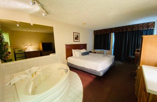 Cheboygan Hotel | Fleetwood Inn & Suites