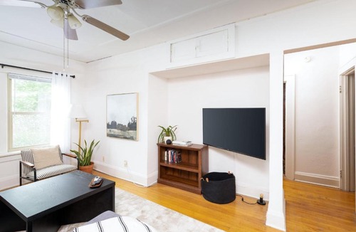 Milwaukee Apartment | Flexhome Economy 1BR Apartment B4