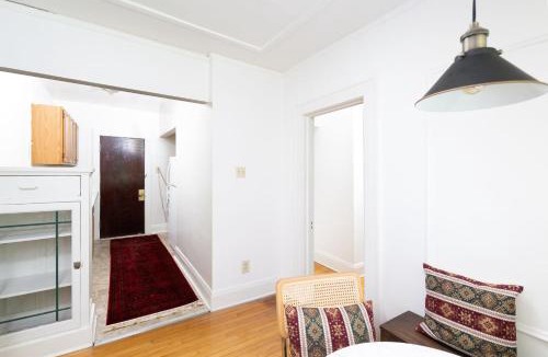Milwaukee Apartment | Flexhome Economy 1BR Apartment B4