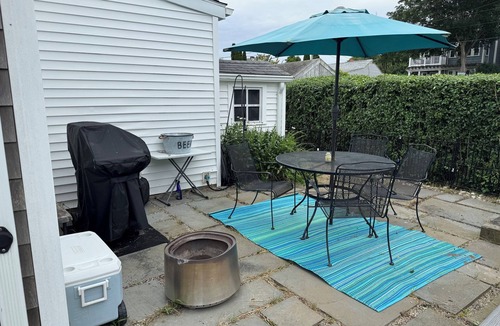 Adamsville Cottage | Fogland Beach Cottage. Pets welcome!