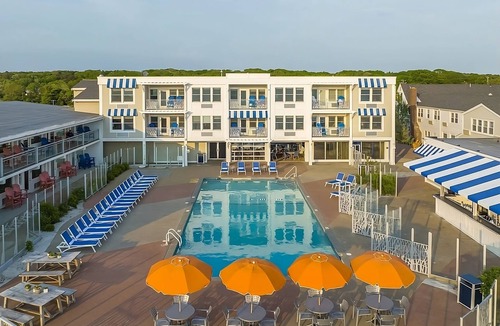 Silver Beach House | Follow Walking Trails of Cornelia Carey Sanctuary! 3 Modern Units, FREE Parking