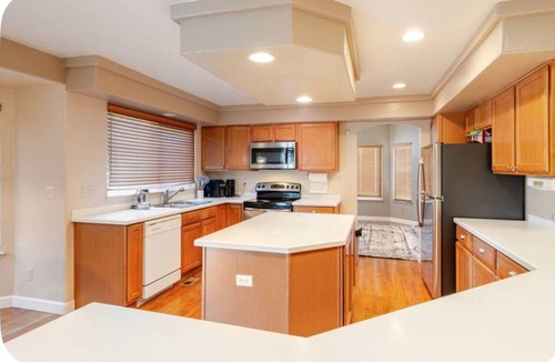 Green Valley Ranch House | For large group luxury 6Bedroom HOT TUB furnished basement