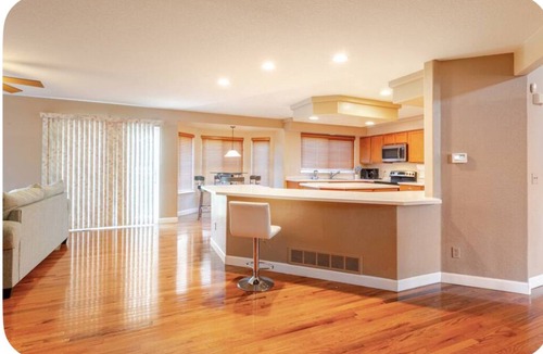 Green Valley Ranch House | For large group luxury 6Bedroom HOT TUB furnished basement