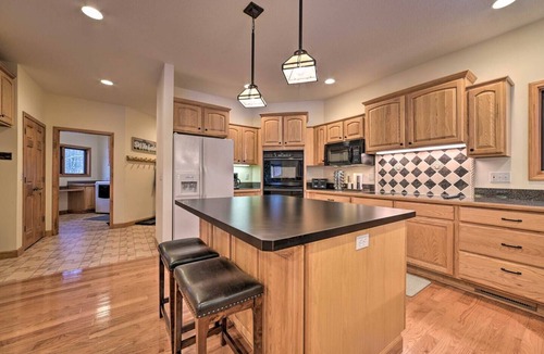 Bellaire House | Fore Seasons Lodge At Cedar River