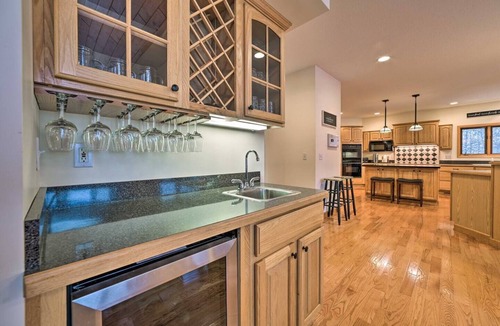 Bellaire House | Fore Seasons Lodge At Cedar River