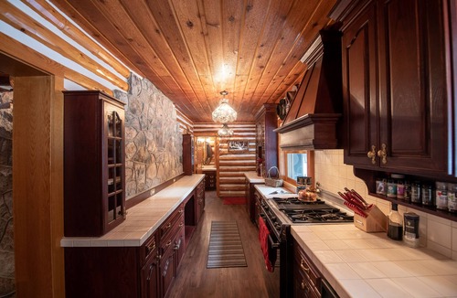 Mayfield Cabin | 🦌 Forks River Lodge – Private Boardman Riverfront | Game Room | Pet-Friendly