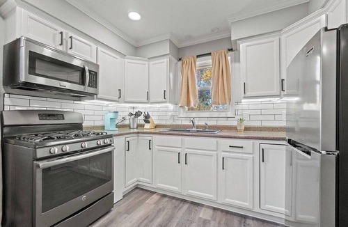 Fort Wayne Apartment | Fort Wayne Apartment | King Bed, Parking Included