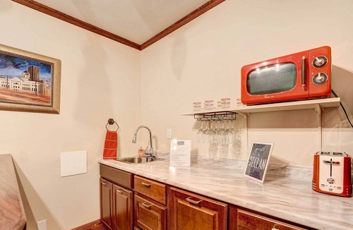 Fort Wayne House | Fort Wayne Retreat, Walk to Parkview Field!