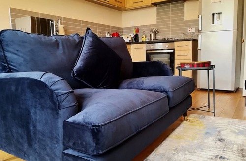 Tillicoultry Apartment | Forth View Apartment - an apartment that sleeps 6 guests in 3 bedrooms