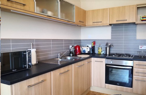 Tillicoultry Apartment | Forth View Apartment - an apartment that sleeps 6 guests in 3 bedrooms