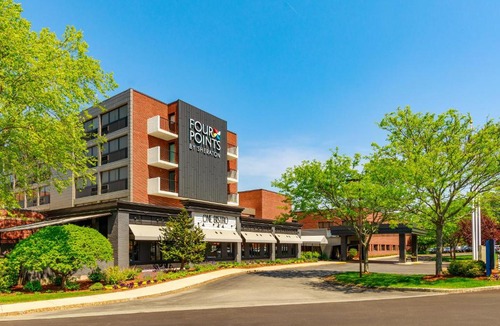 Norwood Hotel | Four Points by Sheraton Norwood Conference Center