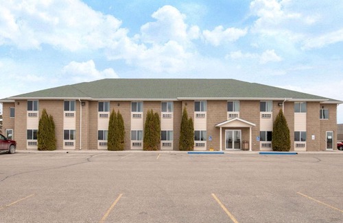 Bottineau Hotel | Four Seasons Inn