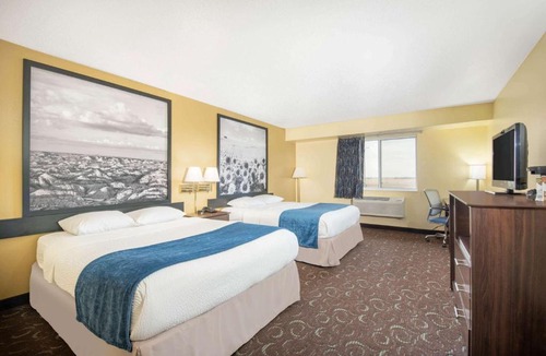 Bottineau Hotel | Four Seasons Inn
