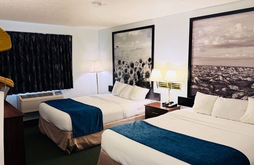Bottineau Hotel | Four Seasons Inn