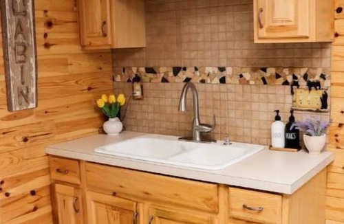 Gladwin House | Four Seasons Retreat, Sleeps 10