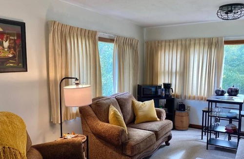 Logan Bed & Breakfast | Four Seasons Suite (Hocking Hills)