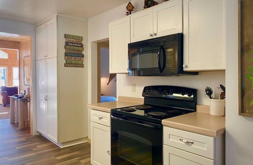 Channing House | Fox Den: a cozy cabin up north