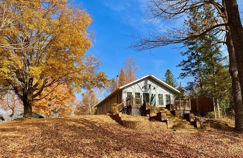 Channing House | Fox Den: a cozy cabin up north