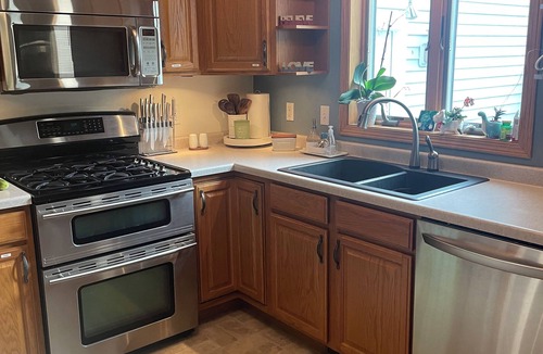 Neenah House | Fox valley home - 30 min drive to Lambeau Field