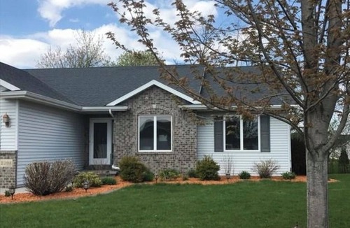 Neenah House | Fox valley home - 30 min drive to Lambeau Field
