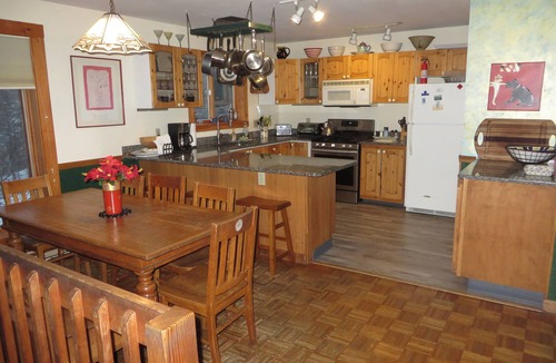 Sugar Hill House | Franconia Notch Retreat, Huge Views, Hot Tub, EV charger, A/C
